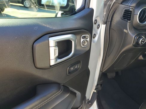 Used 2022 Jeep Gladiator Overland w/ Popular Equipment Package image 15