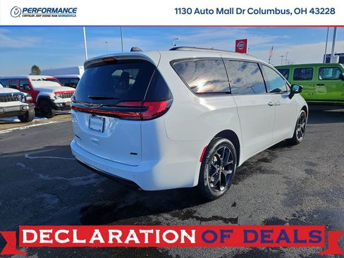 New 2026 Chrysler Pacifica Select image 7