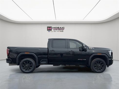 Used 2025 GMC Sierra 2500 AT4 image 9