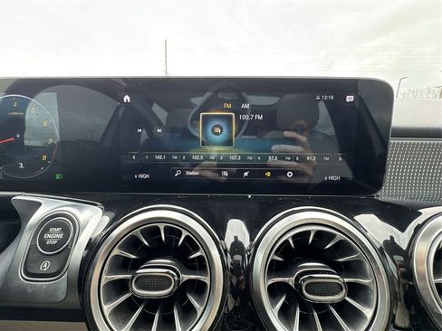 Used 2022 Mercedes-Benz GLB 250 image 16