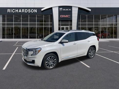 Used 2024 GMC Terrain Denali w/ Denali Premium Package AWD/4WD image 8