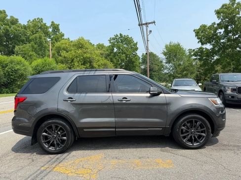 Used 2019 Ford Explorer XLT w/ Equipment Group 202A AWD/4WD image 7