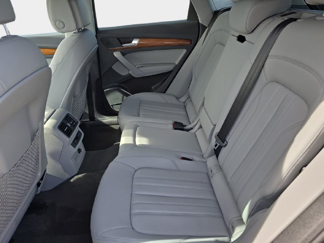 Used 2023 Audi Q5 Premium AWD/4WD image 17