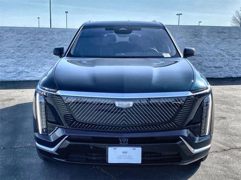 Certified 2026 Cadillac Vistiq Luxury image 38