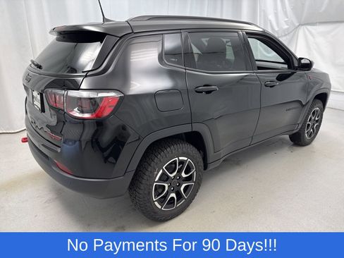 New 2026 Jeep Compass Trailhawk w/ Sun, Sound & Navigation Group AWD/4WD image 3