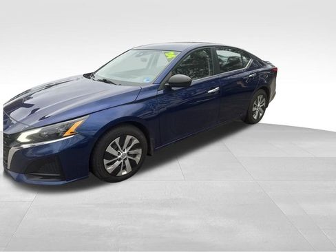 Used 2024 Nissan Altima 2.5 S image 3