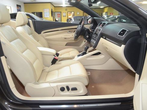 Used 2013 Volkswagen Eos Lux FWD image 19