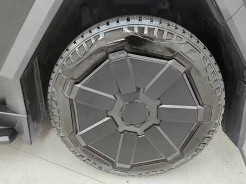Used 2024 Tesla Cybertruck AWD Crew Cab image 90