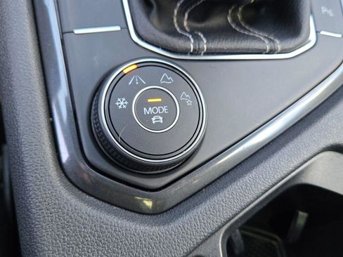 Used 2022 Volkswagen Tiguan SE R-Line image 25