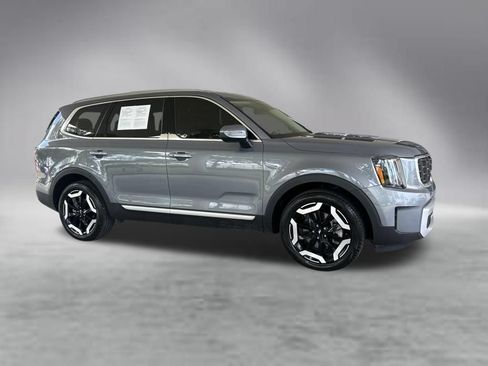 Used 2025 Kia Telluride S AWD/4WD image 2