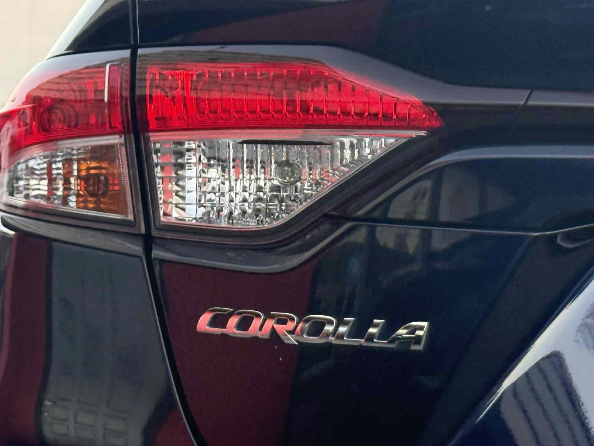 Used 2020 Toyota Corolla LE FWD image 50
