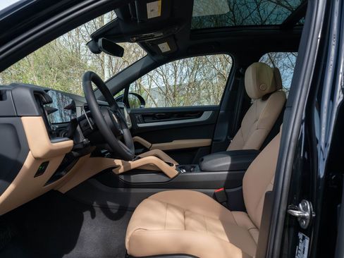New 2026 Porsche Cayenne image 24