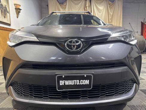 Used 2020 Toyota C-HR XLE FWD image 2