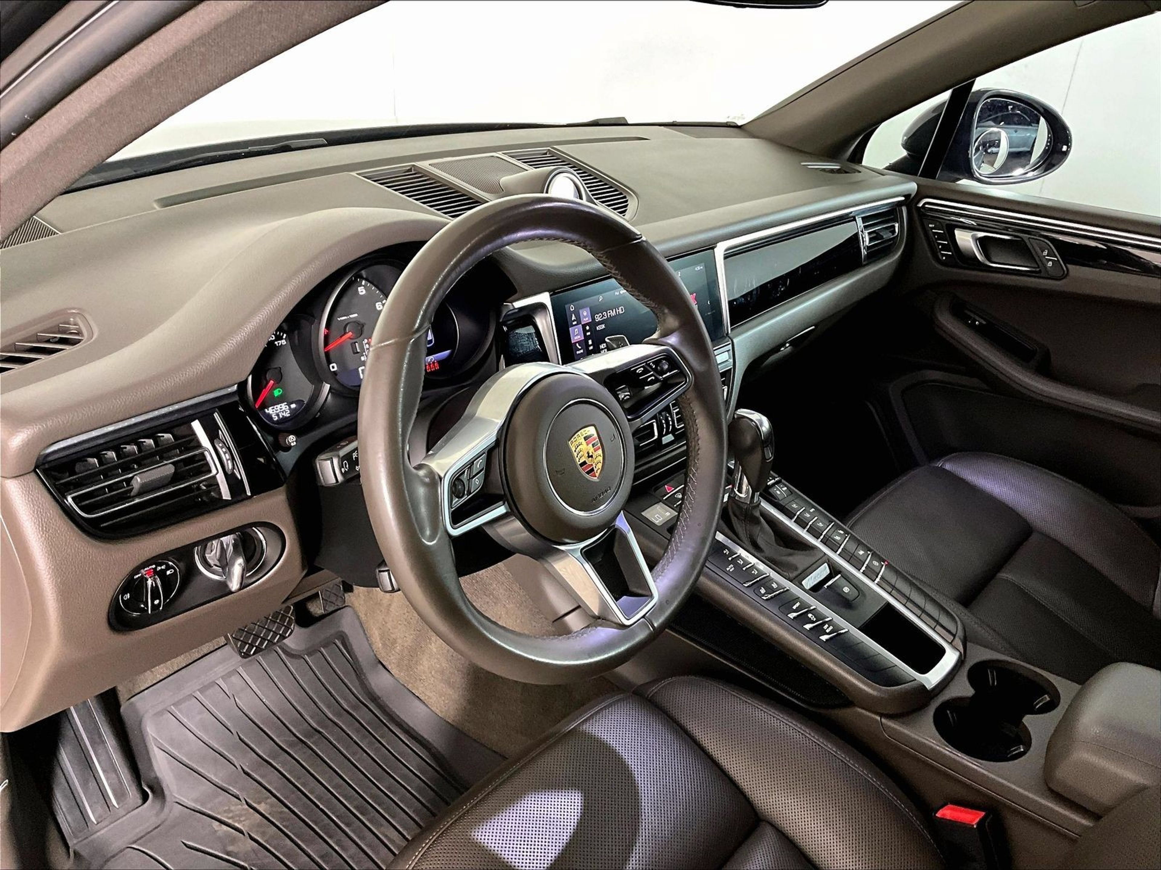 Certified 2020 Porsche Macan AWD/4WD image 4