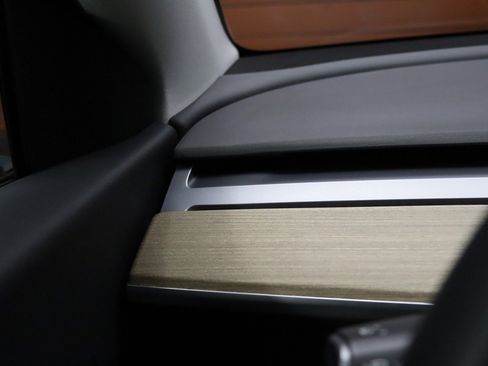 Used 2023 Tesla Model Y Long Range image 54