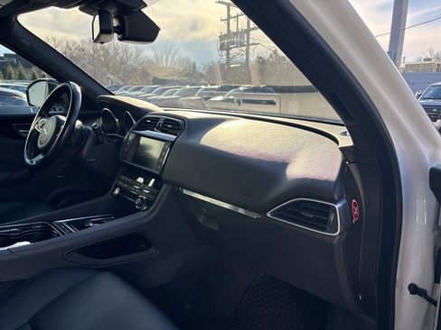 Used 2017 Jaguar F-PACE Premium image 5