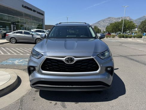 Used 2021 Toyota Highlander XLE AWD/4WD image 9