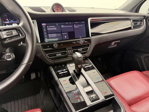 Certified 2024 Porsche Macan Turbo AWD/4WD image 39