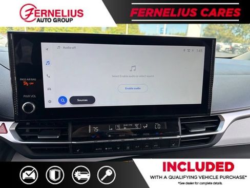 Used 2025 Toyota Sienna XLE FWD image 10