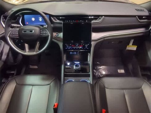 New 2025 Jeep Grand Cherokee Limited image 13