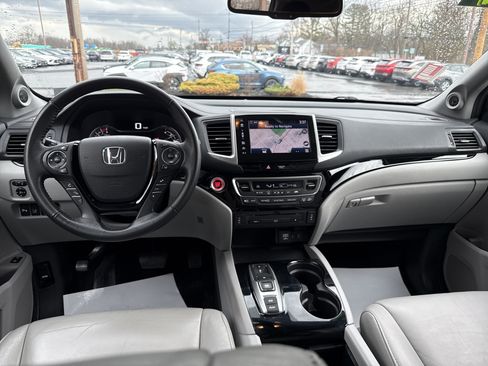 Used 2017 Honda Pilot Touring image 24