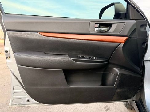 Used 2013 Subaru Outback 2.5i Limited image 9