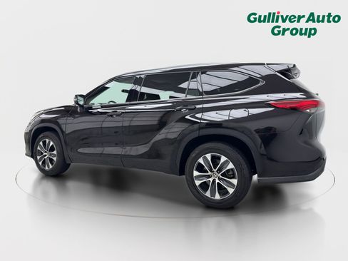 Used 2021 Toyota Highlander XLE FWD image 4
