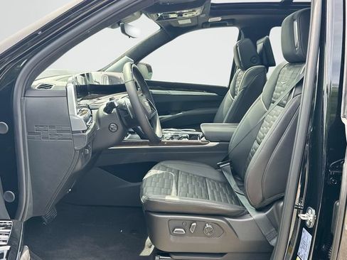 New 2026 Cadillac Escalade Platinum Luxury w/ LPO, Floor Liner Package AWD/4WD image 10