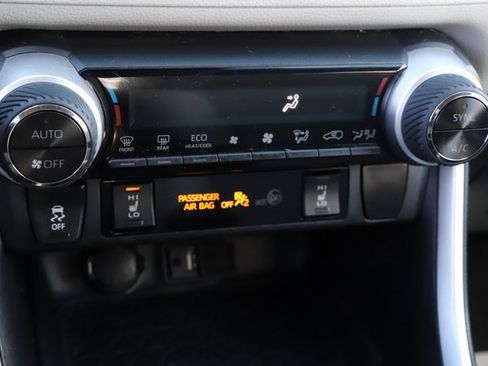 Used 2019 Toyota RAV4 XLE Premium image 32