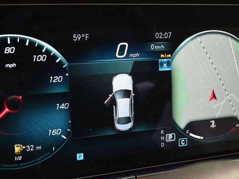 Used 2023 Mercedes-Benz E 350 4MATIC Sedan image 3