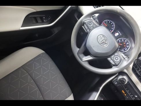 Used 2021 Toyota RAV4 XLE w/ Convenience Package image 21