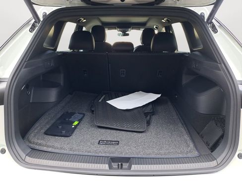 New 2025 Volkswagen Tiguan SE R-Line image 29