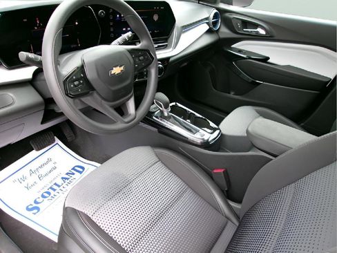 Used 2024 Chevrolet Trax LT image 12