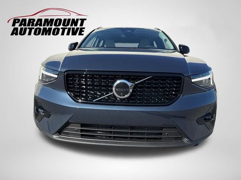 Used 2026 Volvo XC40 B4 Plus w/ Climate Package FWD image 2