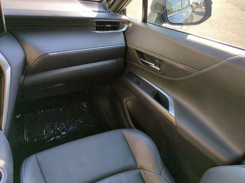 Used 2021 Toyota Venza Limited w/ Advanced Technology Package image 17