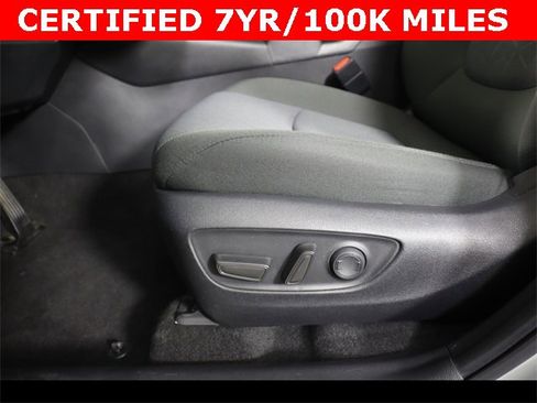 Used 2022 Toyota RAV4 XLE image 17