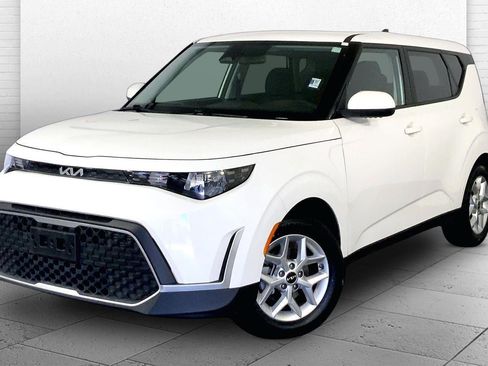 Certified 2025 Kia Soul LX w/ LX Technology Package FWD image 12