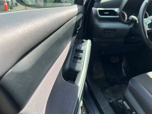 Used 2025 Toyota Highlander LE image 18