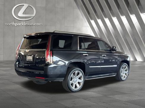 Used 2019 Cadillac Escalade Luxury image 6