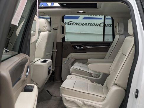 Used 2022 GMC Yukon XL Denali AWD/4WD image 16