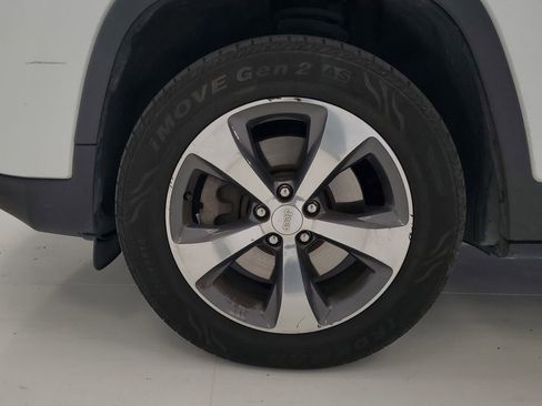 Used 2020 Jeep Cherokee Limited AWD/4WD image 7