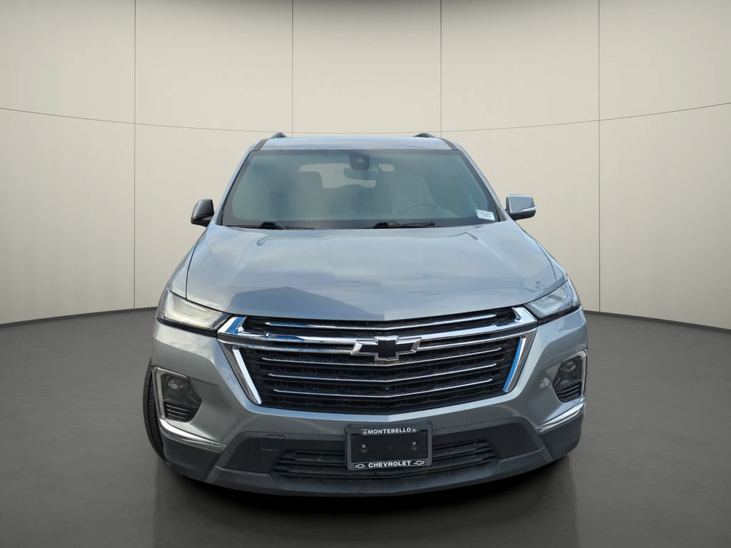 Used 2023 Chevrolet Traverse LT FWD image 2