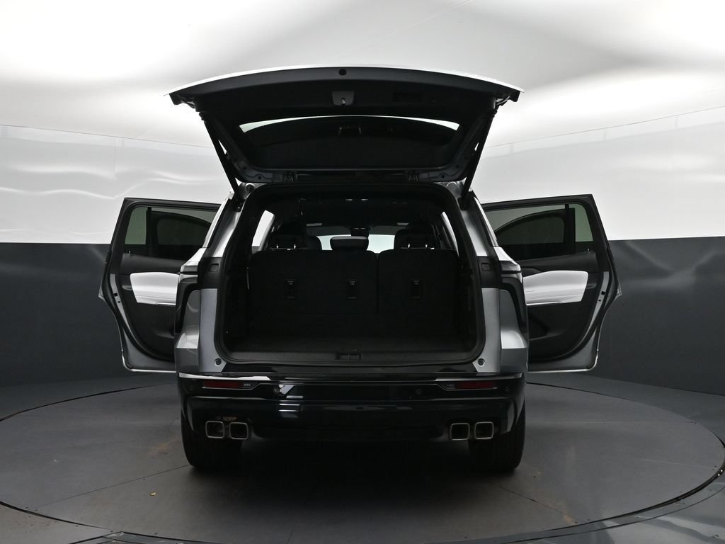 Used 2025 Chevrolet Traverse High Country w/ LPO, Floor Liner Package FWD image 50