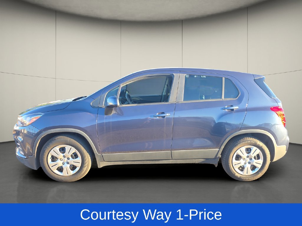 Used 2018 Chevrolet Trax LS w/ LPO, Cargo Package FWD image 4