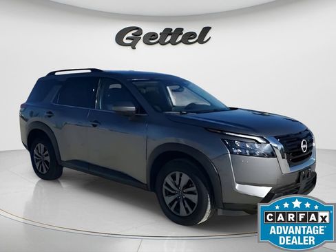 Used 2025 Nissan Pathfinder SV image 2