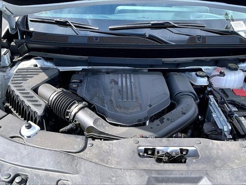 Used 2025 Chevrolet Traverse LT image 9