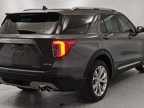 Certified 2023 Ford Explorer Platinum w/ Technology Package image 3