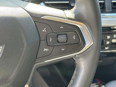 Certified 2025 Chevrolet Trax LT w/ Driver Confidence Package image 23