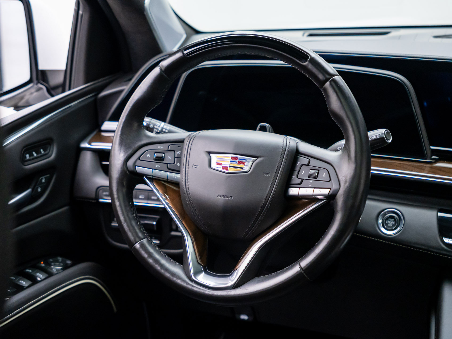 Used 2023 Cadillac Escalade ESV Sport Platinum w/ LPO, ONYX Package AWD/4WD image 13