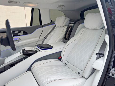 Used 2024 Mercedes-Benz Maybach GLS 600 4MATIC image 75